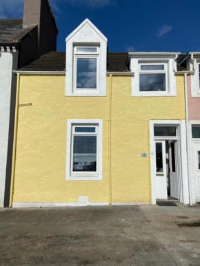 2 Bed seafront cottage in Portpatrick